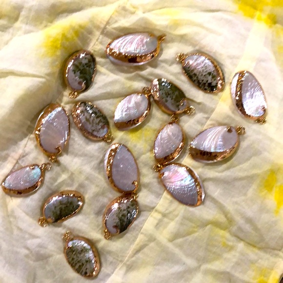 Shell Pendants - Picture 2 of 10